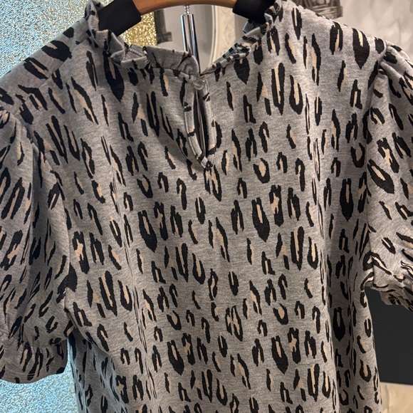 THML Leopard Print Puff Sleeve Top - Black and Tan - Picture 2 of 2
